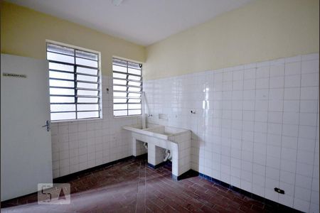 Casa à venda com 300m², 4 quartos e 6 vagasLavanderia