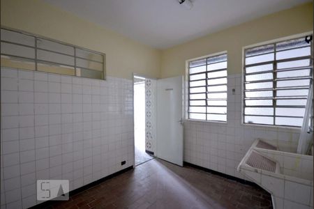 Casa à venda com 300m², 4 quartos e 6 vagasLavanderia