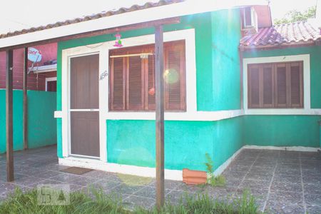 Casa à venda com 70m², 3 quartos e 2 vagasFachada