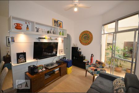 Sala de Apartamento com 2 quartos, 70m² Flamengo