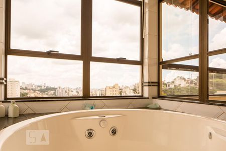 Casa à venda com 400m², 5 quartos e 5 vagas Casa à venda com 400m², 5 quartos e 5 vagasBanheiro do Quarto 1 Suíte (andar 2)