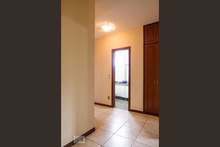 Casa à venda com 400m², 5 quartos e 5 vagas Casa à venda com 400m², 5 quartos e 5 vagasCorredor Andar 2