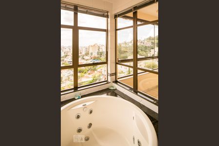 Casa à venda com 400m², 5 quartos e 5 vagas Casa à venda com 400m², 5 quartos e 5 vagasBanheiro do Quarto 1 Suíte (andar 2)