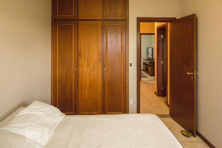 Casa à venda com 400m², 5 quartos e 5 vagas Casa à venda com 400m², 5 quartos e 5 vagasQuarto 4 (andar 2)