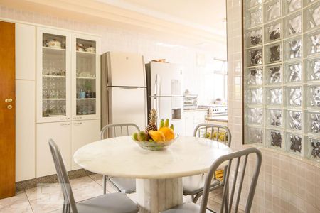 Casa à venda com 400m², 5 quartos e 5 vagas Casa à venda com 400m², 5 quartos e 5 vagasCozinha (andar 1)