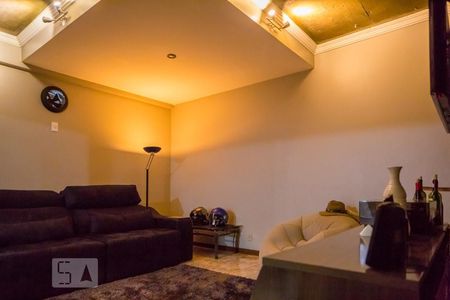 Casa à venda com 400m², 5 quartos e 5 vagas Casa à venda com 400m², 5 quartos e 5 vagasSala de filmes e música (andar 0)