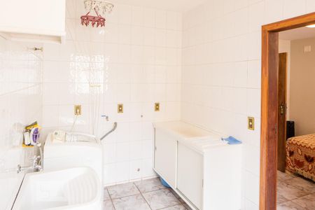 Casa à venda com 400m², 5 quartos e 5 vagas Casa à venda com 400m², 5 quartos e 5 vagasÁrea de Serviço (andar 1)