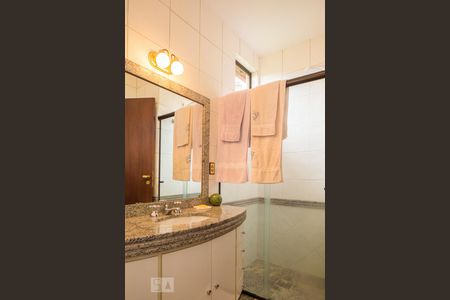 Casa à venda com 400m², 5 quartos e 5 vagas Casa à venda com 400m², 5 quartos e 5 vagasBanheiro (andar 2)