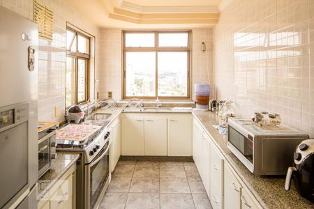 Casa à venda com 400m², 5 quartos e 5 vagas Casa à venda com 400m², 5 quartos e 5 vagasCozinha (andar 1)