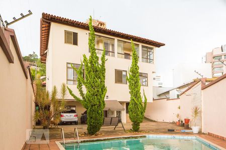 Casa à venda com 400m², 5 quartos e 5 vagas Casa à venda com 400m², 5 quartos e 5 vagasPiscina e fundos da casa (andar 0)