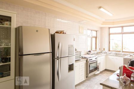 Casa à venda com 400m², 5 quartos e 5 vagas Casa à venda com 400m², 5 quartos e 5 vagasCozinha (andar 1)