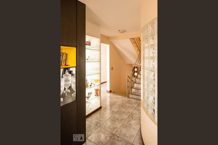 Casa à venda com 400m², 5 quartos e 5 vagas Casa à venda com 400m², 5 quartos e 5 vagasEscritório 2 e escada (andar 1)