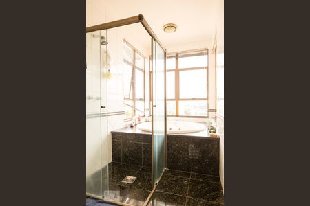 Casa à venda com 400m², 5 quartos e 5 vagas Casa à venda com 400m², 5 quartos e 5 vagasBanheiro do Quarto 1 Suíte (andar 2)