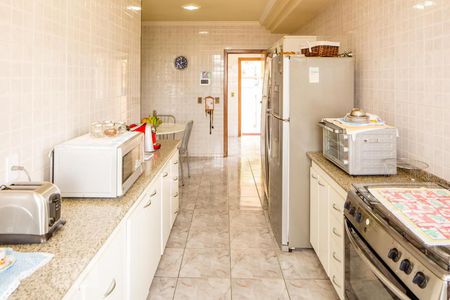 Casa à venda com 400m², 5 quartos e 5 vagas Casa à venda com 400m², 5 quartos e 5 vagasCozinha (andar 1)