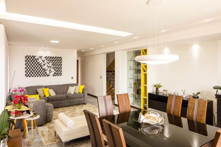 Sala (andar 1) de casa para alugar com 5 quartos, 360m² em Santa Lúcia, Belo Horizonte