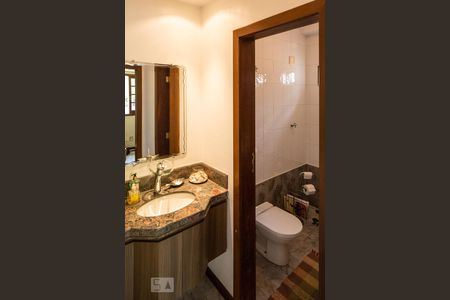 Lavabo (andar 1) de casa para alugar com 5 quartos, 360m² em Santa Lúcia, Belo Horizonte