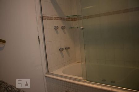 Apartamento para alugar com 83m², 2 quartos e 1 vagaBanheira