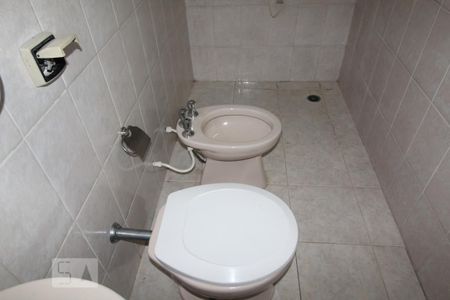 Casa para alugar com 130m², 2 quartos e 2 vagasBanheiro de serviço