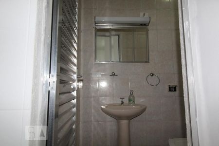 Casa para alugar com 130m², 2 quartos e 2 vagasBanheiro de serviço