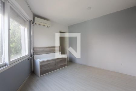 Sala de kitnet/studio à venda com 1 quarto, 35m² em Passo da Areia, Porto Alegre