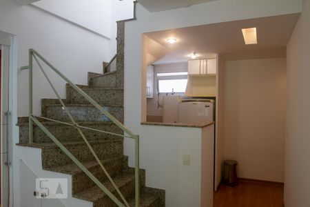 Escada e Cozinha de apartamento à venda com 2 quartos, 110m² em Lagoa, Rio de Janeiro