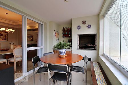 Apartamento à venda com 248m², 4 quartos e 4 vagasChurrasqueira