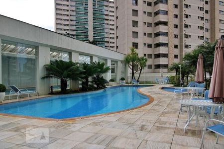 Apartamento à venda com 248m², 4 quartos e 4 vagasÁrea Comum - Piscina