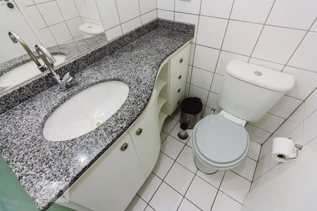 Apartamento à venda com 60m², 2 quartos e 2 vagasBanheiro 02