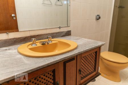Banheiro de apartamento para alugar com 3 quartos, 157m² em Boqueirão, Santos