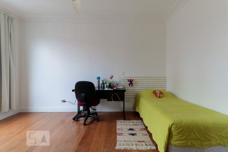 Casa à venda com 421m², 4 quartos e 3 vagasSuíte 2