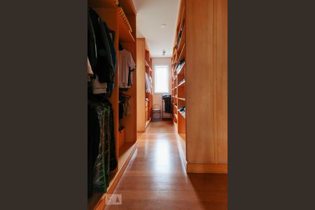 Casa à venda com 421m², 4 quartos e 3 vagasSuíte 3