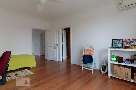 Casa à venda com 421m², 4 quartos e 3 vagasSuíte 2