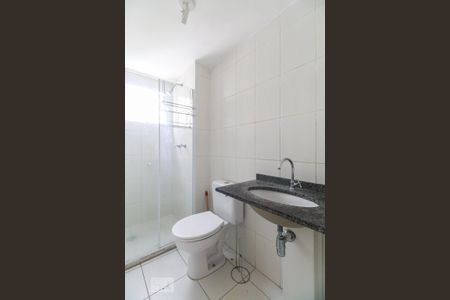 Banheiro de apartamento para alugar com 2 quartos, 51m² em Vila Ema, São Paulo