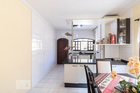 Casa à venda com 180m², 3 quartos e 6 vagas Casa à venda com 180m², 3 quartos e 6 vagasCozinha