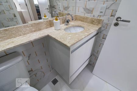 Apartamento à venda com 60m², 2 quartos e 1 vagaDetalhe do Banheiro do Corredor