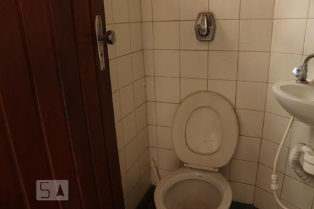 Casa à venda com 450m², 4 quartos e 7 vagasBanheiro de Serviço 1