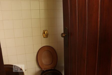 Casa à venda com 450m², 4 quartos e 7 vagasBanheiro de Serviço 2