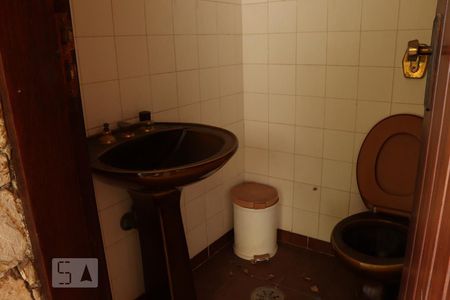 Casa à venda com 450m², 4 quartos e 7 vagasBanheiro de Serviço 2