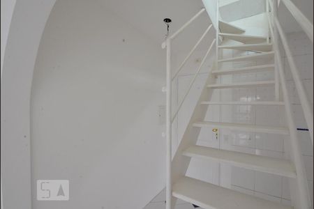 Apartamento para alugar com 108m², 3 quartos e 2 vagasEscada