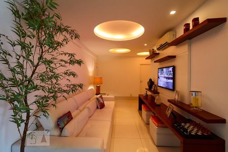 Apartamento para alugar com 206m², 4 quartos e 3 vagas Apartamento para alugar com 206m², 4 quartos e 3 vagasSala de TV