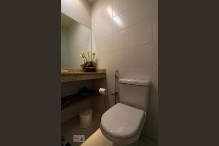 Apartamento para alugar com 206m², 4 quartos e 3 vagas Apartamento para alugar com 206m², 4 quartos e 3 vagasBanheiro da Suíte 1