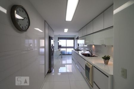 Apartamento para alugar com 206m², 4 quartos e 3 vagas Apartamento para alugar com 206m², 4 quartos e 3 vagasCozinha