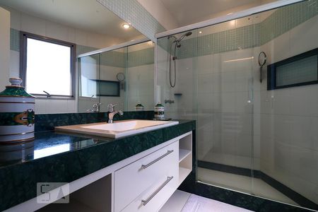 Apartamento para alugar com 206m², 4 quartos e 3 vagas Apartamento para alugar com 206m², 4 quartos e 3 vagasBanheiro 1