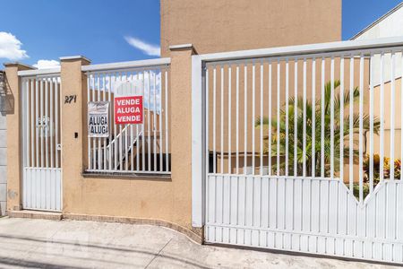 Casa à venda com 68m², 2 quartos e 1 vaga Casa à venda com 68m², 2 quartos e 1 vagaFachada do Condomínio