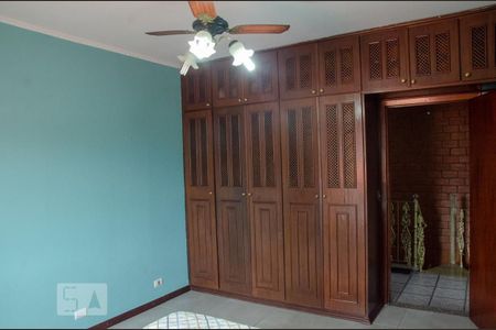 Casa à venda com 275m², 5 quartos e 3 vagasSuíte 2