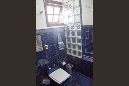 Casa à venda com 275m², 5 quartos e 3 vagasBanheiro da Suíte 2