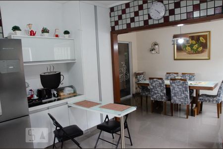 Casa à venda com 275m², 5 quartos e 3 vagasCozinha