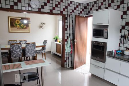 Casa à venda com 275m², 5 quartos e 3 vagasCozinha