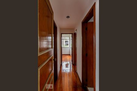 Corredor de apartamento para alugar com 3 quartos, 110m² em Centro, Belo Horizonte