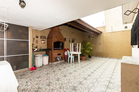 Casa à venda com 185m², 3 quartos e 3 vagas Casa à venda com 185m², 3 quartos e 3 vagasQuintal